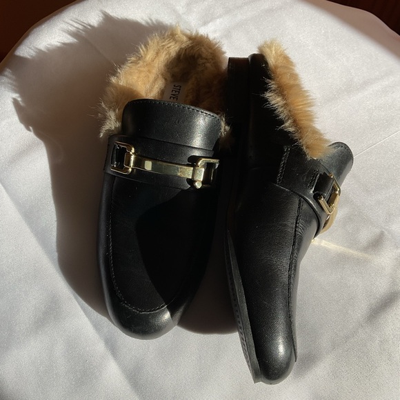 Steve Madden KLOE leather Black Mules with Gold Accents 5M - Picture 2 of 8